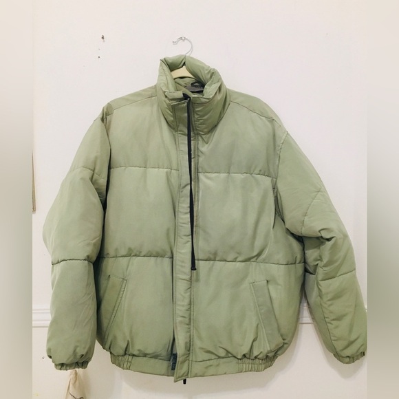 Fear of God‎ Essentials puffer in sage green - Picture 1 of 7